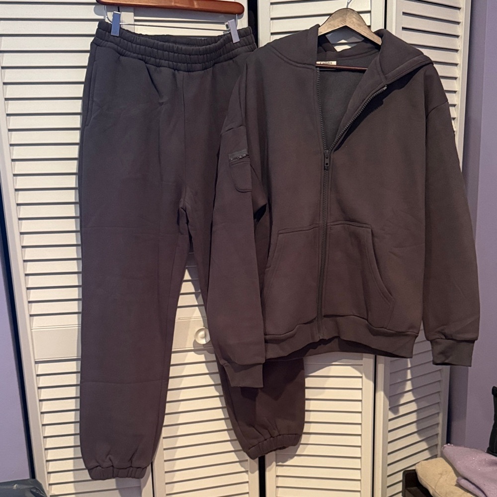 Comfrt Gray Zip-Up Hoodie NWOT